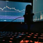 Bitcoin climbs above $64,000 while most majors slip